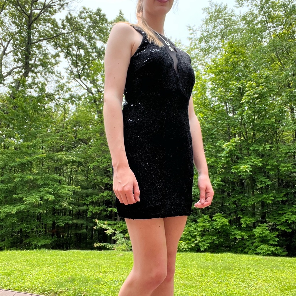 Elegant Black Sequin Dress - Picture 2 of 3